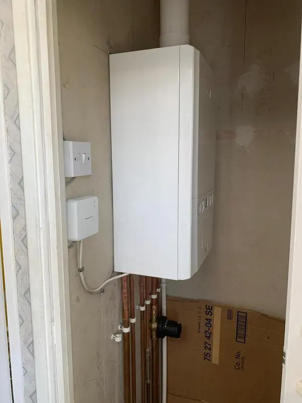 Boiler installation in cupboard with Honeywell wireless thermostat