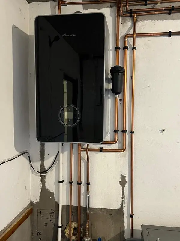 Worcester Bosch Greenstar 8000 boiler with exposed copper pipework and filter