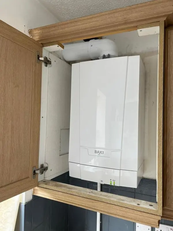 Baxi 400 boiler fitted in kitchen cabinet