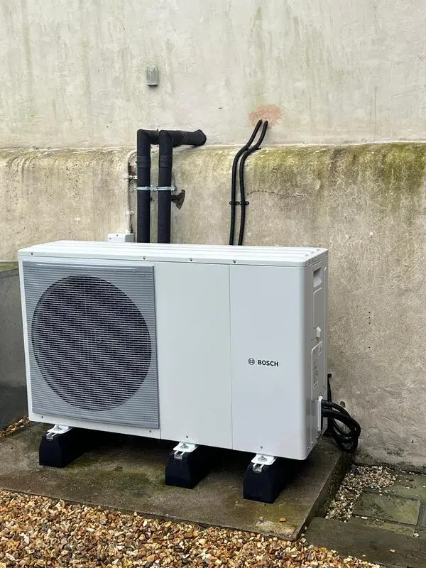 Air source heat pump outdoor unit installation