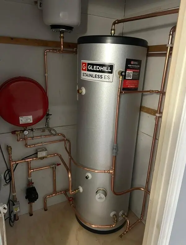 Gledhill Stainless ES unvented cylinder installation with expansion vessel